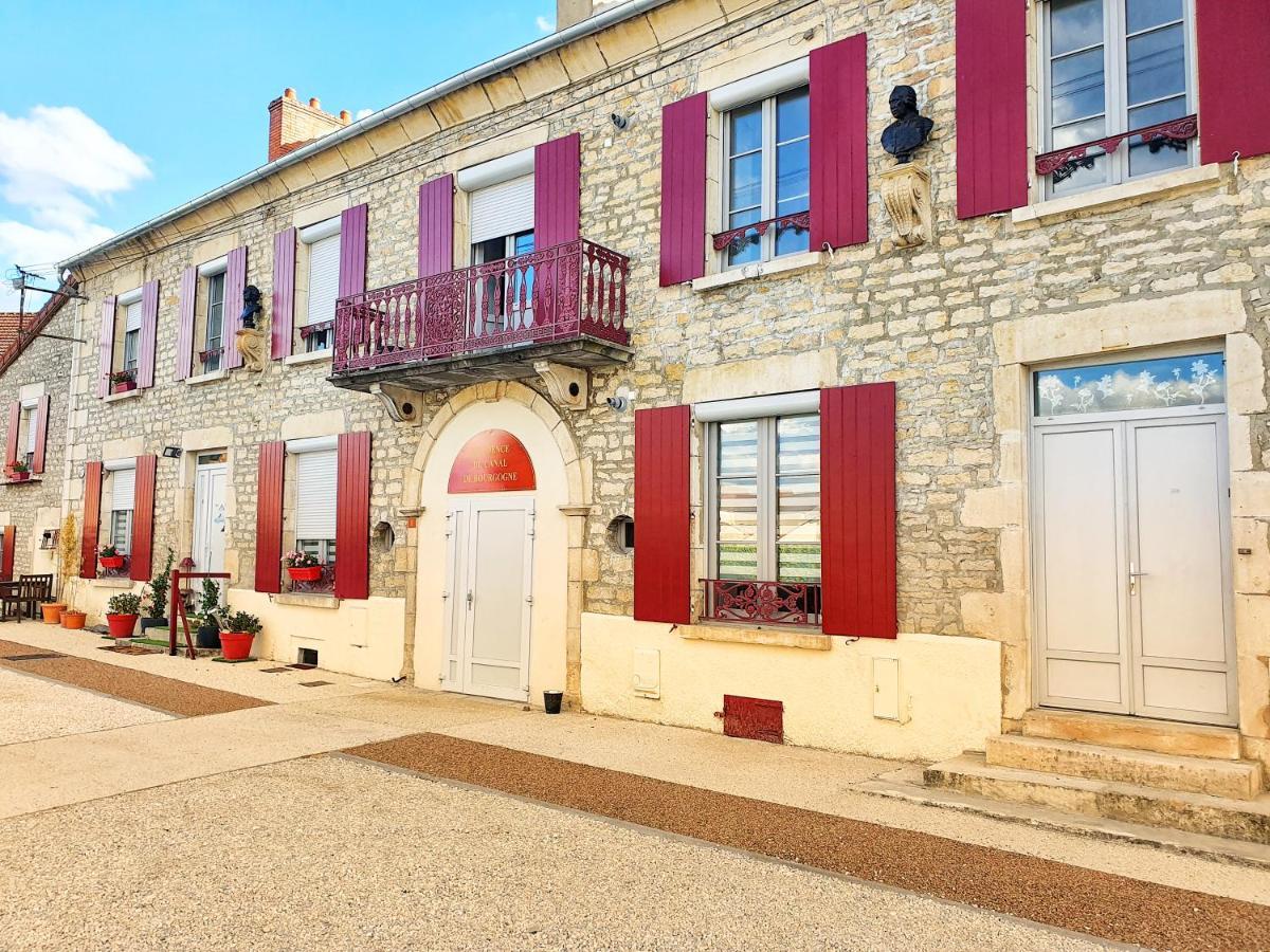 La Residence Du Canal De Bourgogne Montbard Room photo